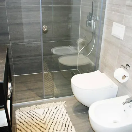 Lindi's 5/1 * 地拉那